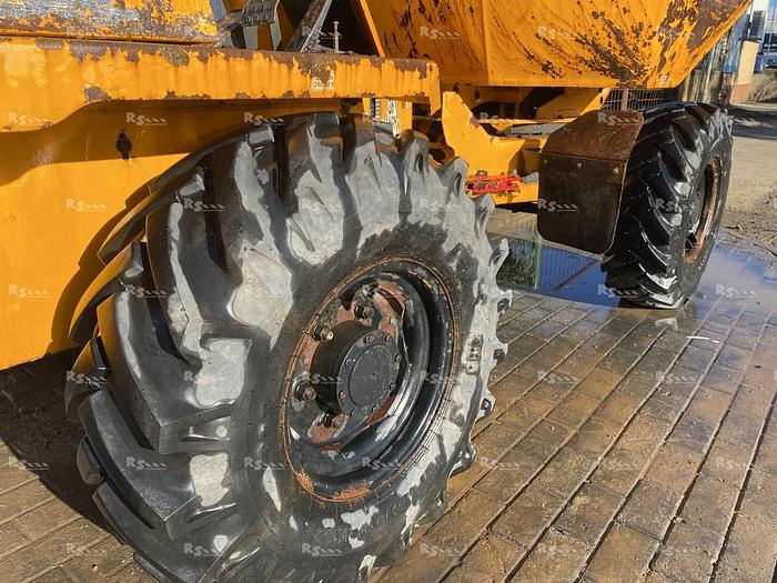 Used THWAITES 3 TONNE SWIVEL