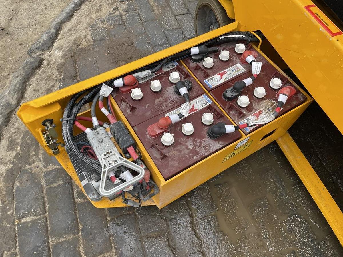 Used JCB S1930E 8m Electric Scissor Lift