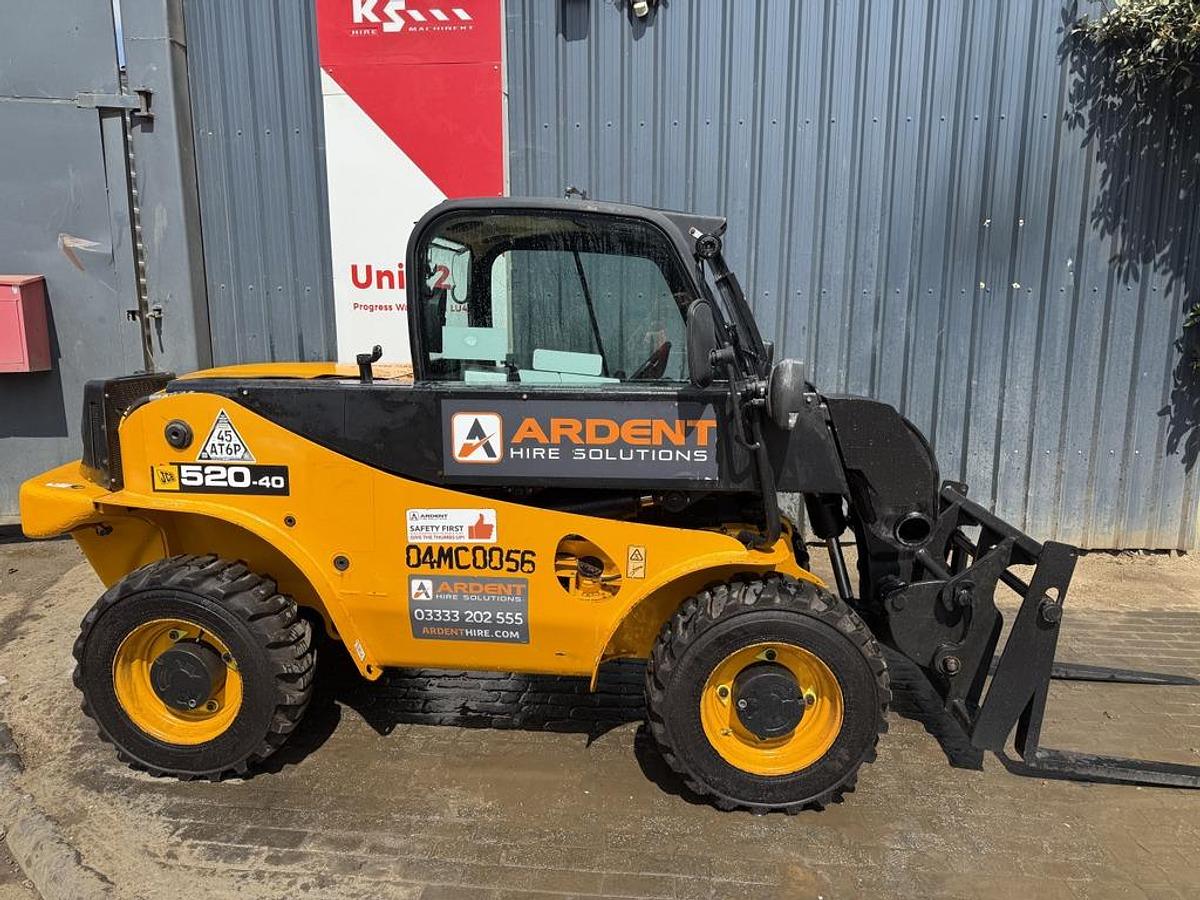 Used JCB 520-40 2t 4m Telehandler