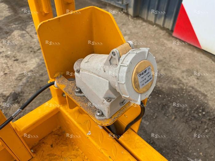 Used JCB 7.8m Electric Scissor Lift