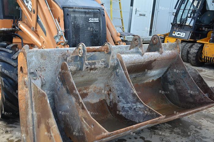 Used CASE 590ST