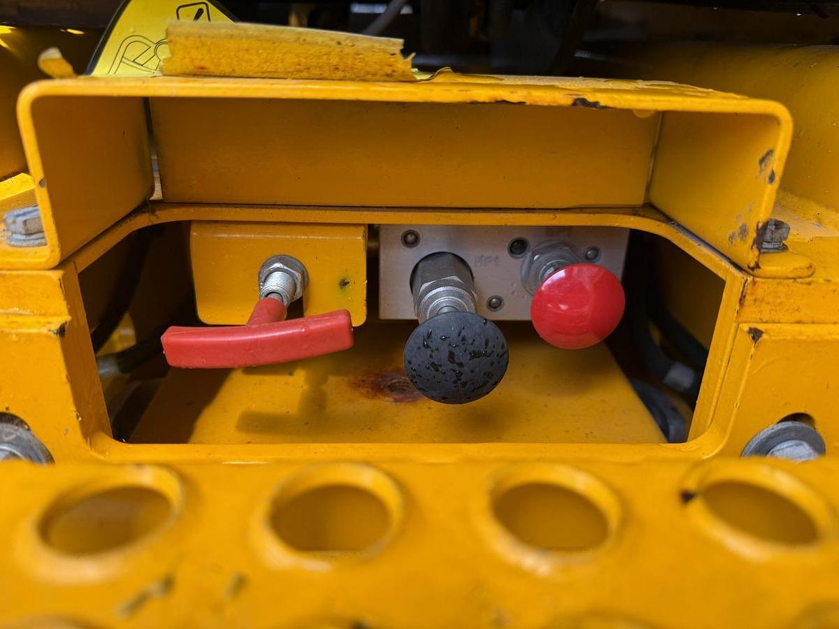 Used 2022 JCB S1930E