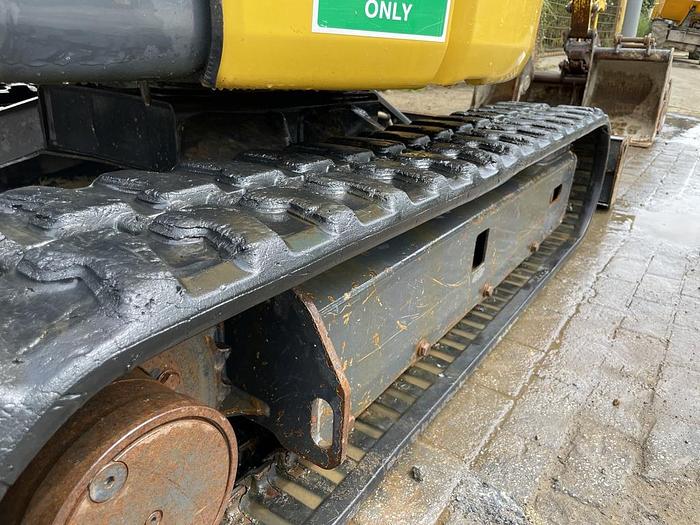 Used KOMATSU PC26 MR-3