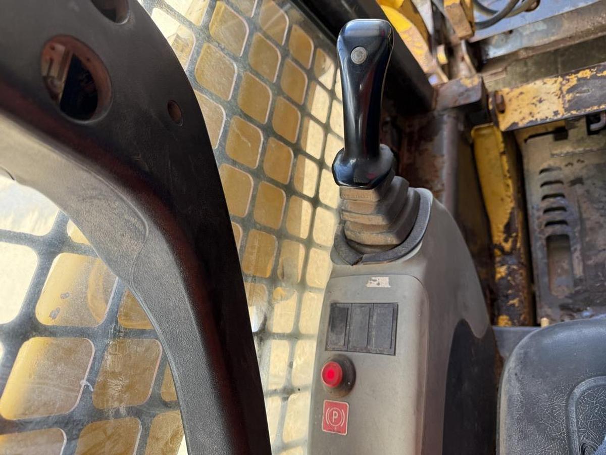 Used Komatsu SK510 Skid Steer Loader