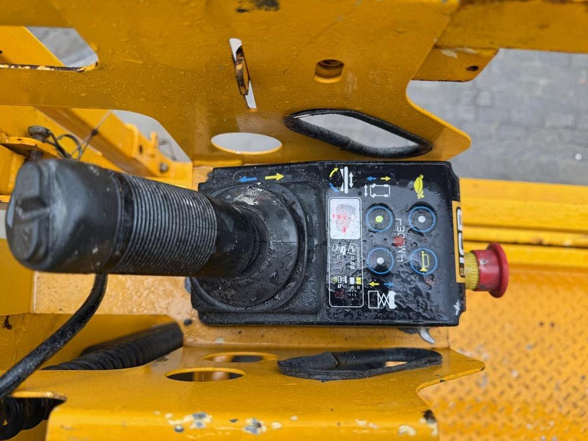 Used JCB S2632E 10m Electric Scissor Lift