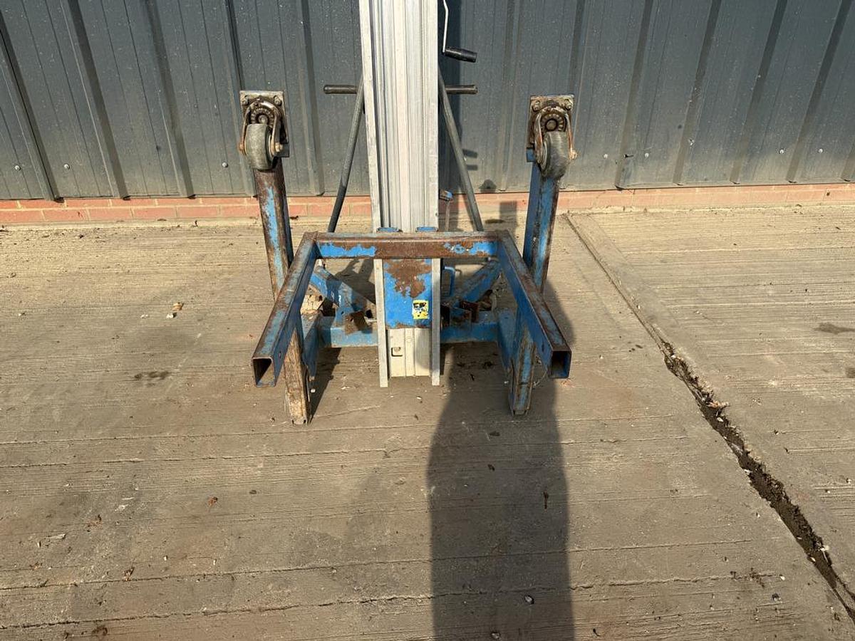 Used Genie SLA-10 Material Lift
