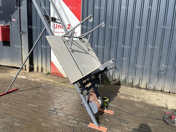 Used ELECTRIC MATERIAL LIFT