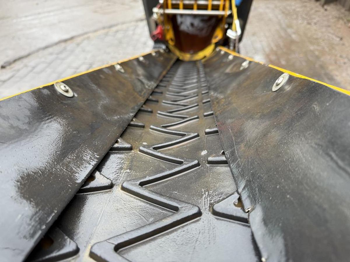 Used Dragon CR300 Tracked Mini Crusher