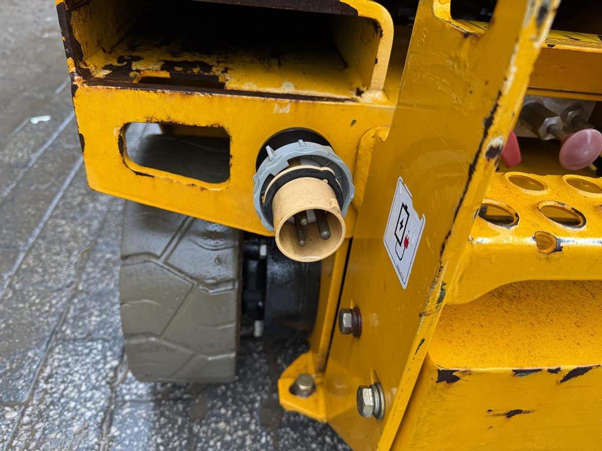 Used JCB S1930E 8m Electric Scissor Lift