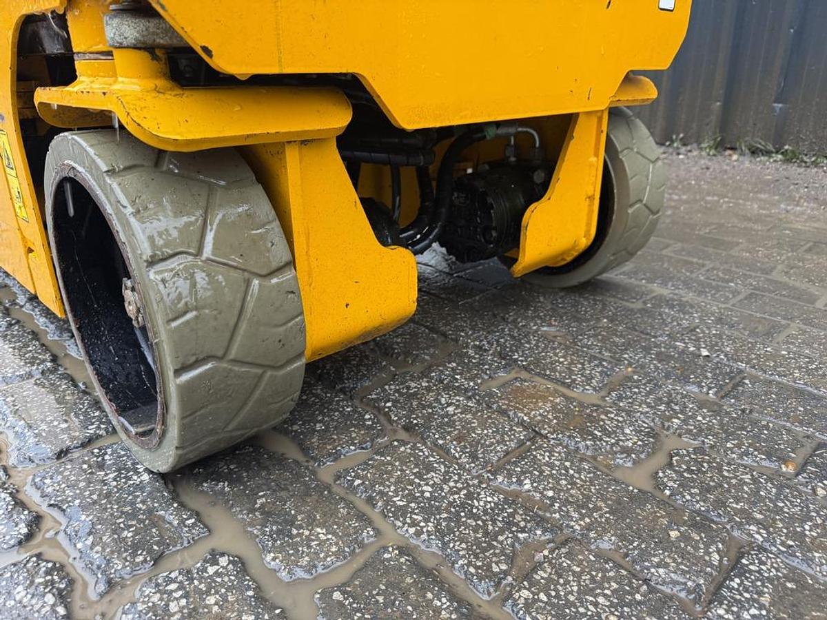 Used JCB S1930E 8m Electric Scissor Lift