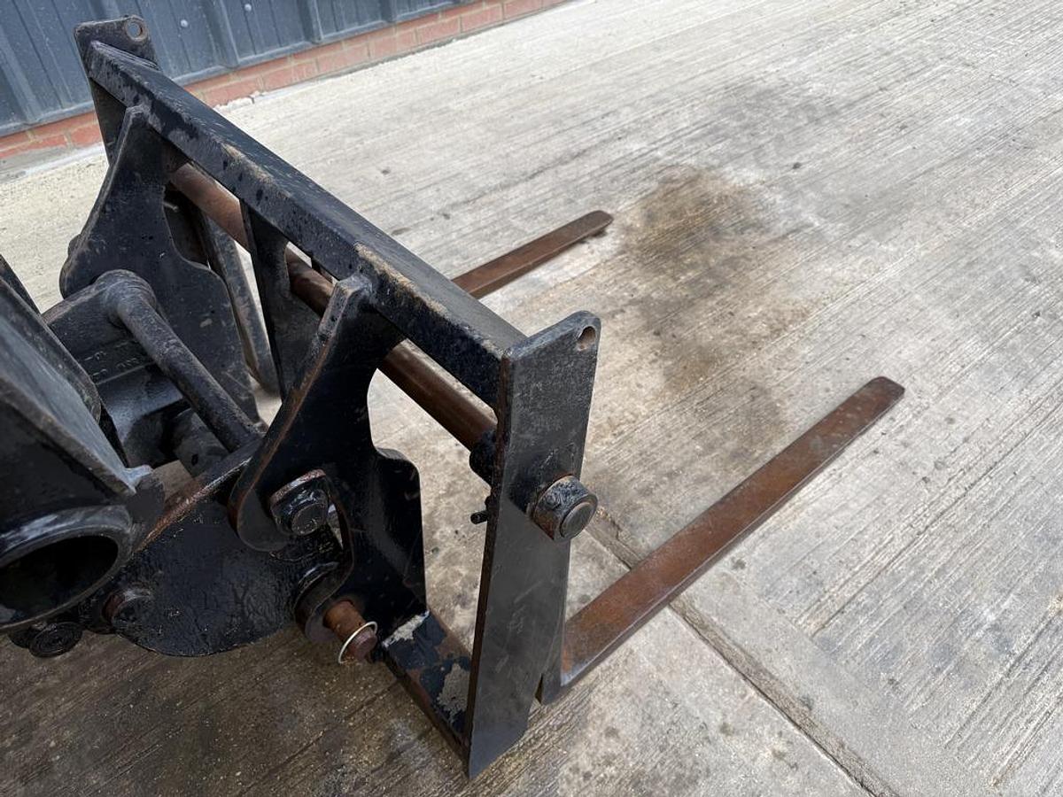 Used JCB 520-40 2t 4m Telehandler