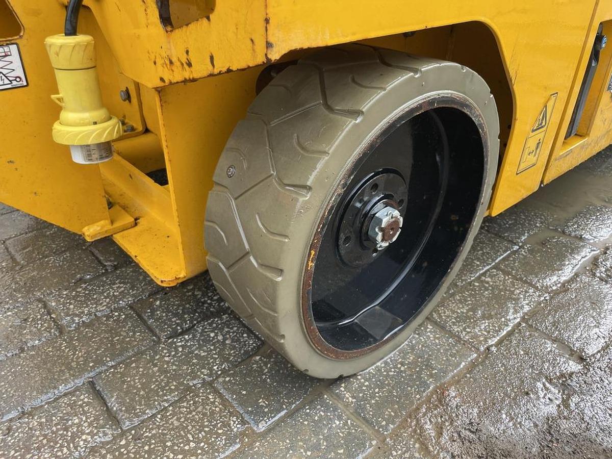 Used JCB S3246E 12m Electric Scissor Lift