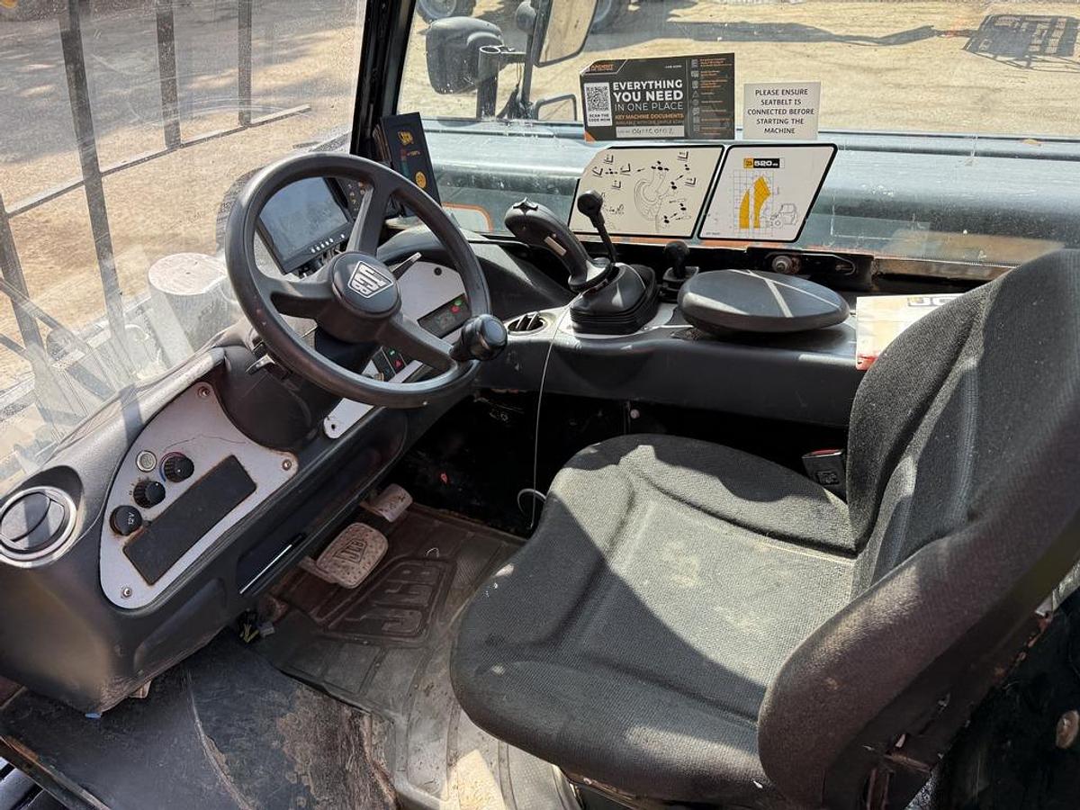 Used JCB 520-40 2t 4m Telehandler
