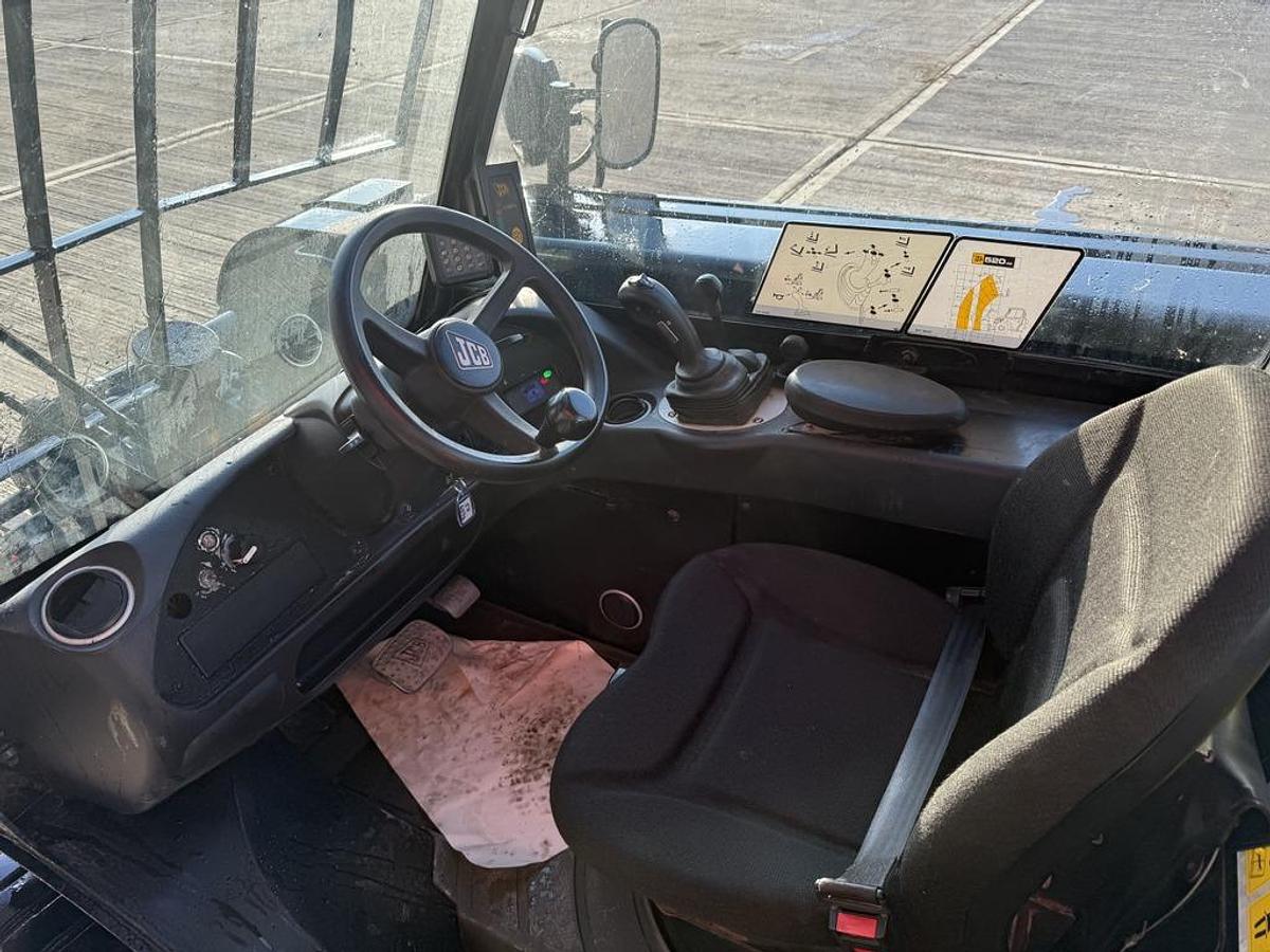 Used JCB 520-40 2t 4m Telehandler