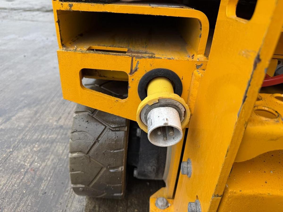 Used JCB S1930E 8m Electric Scissor Lift