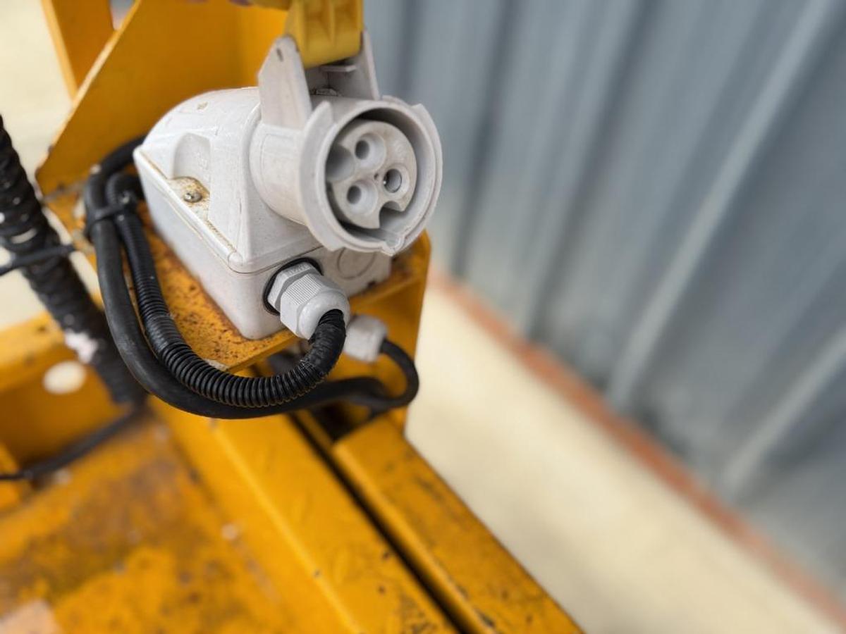 Used JCB S1930E 8m Electric Scissor Lift