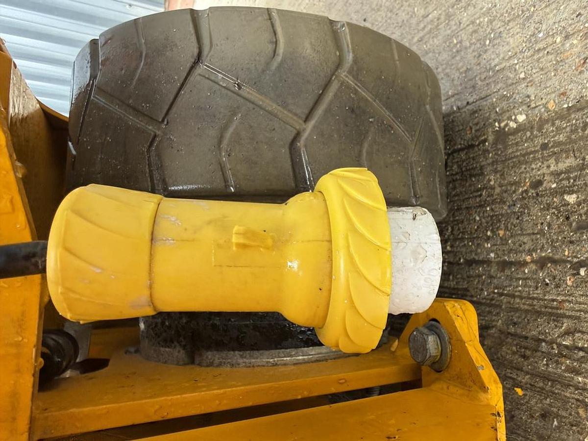 Used JCB S1930E 8m Electric Scissor Lift