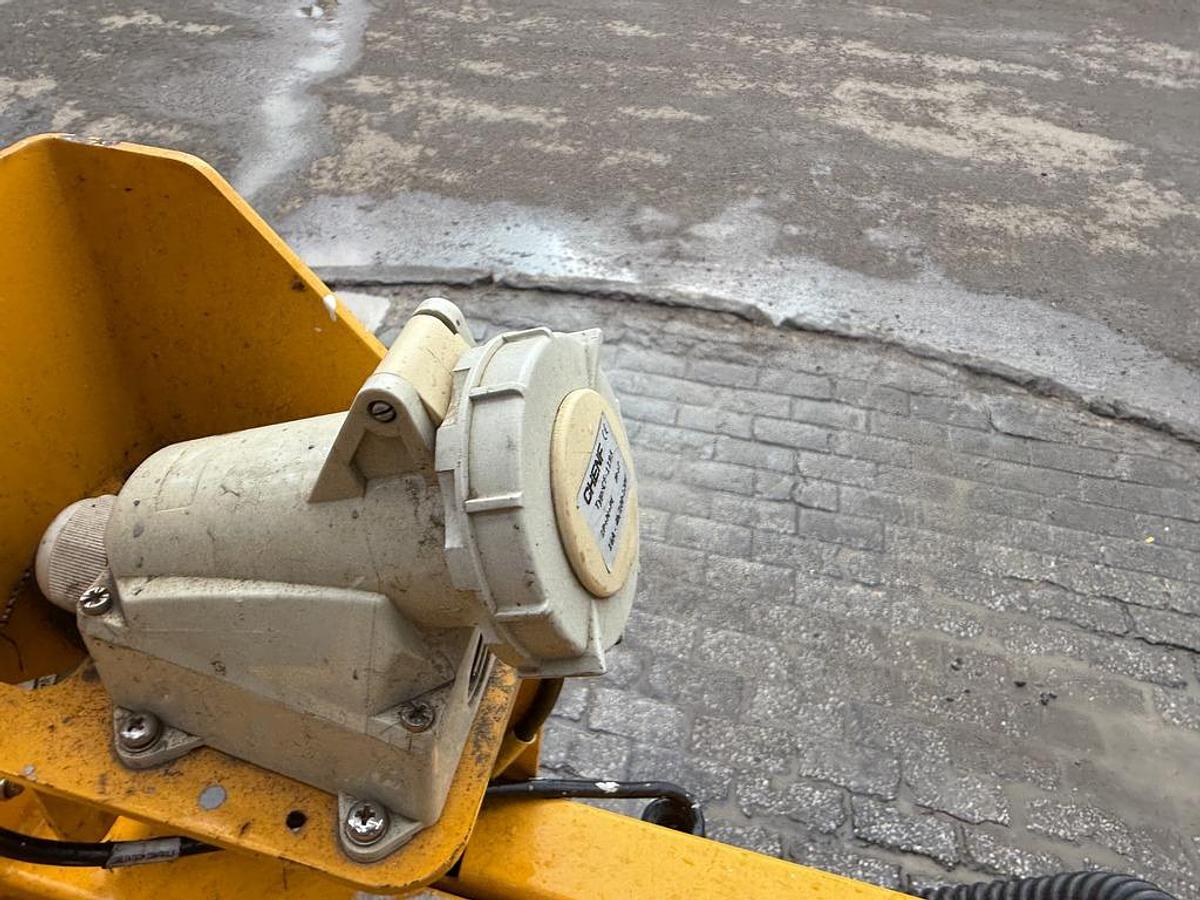 Used JCB S1930E 8m Electric Scissor Lift