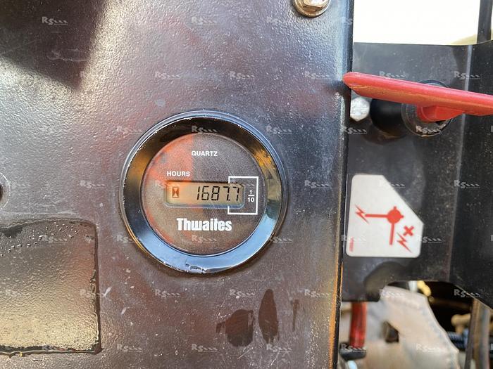 Used THWAITES 3 TONNE SWIVEL