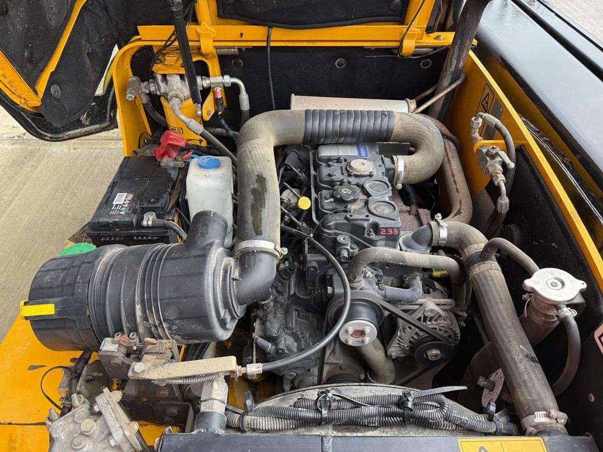 Used JCB 520-40 2t 4m Telehandler