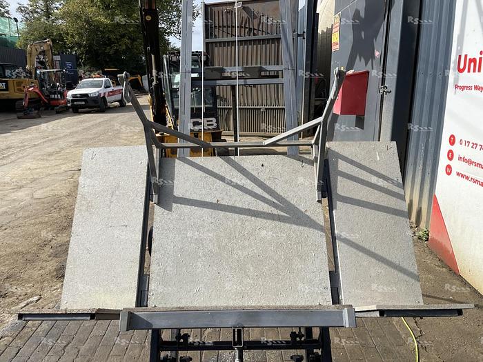 Used ELECTRIC MATERIAL LIFT