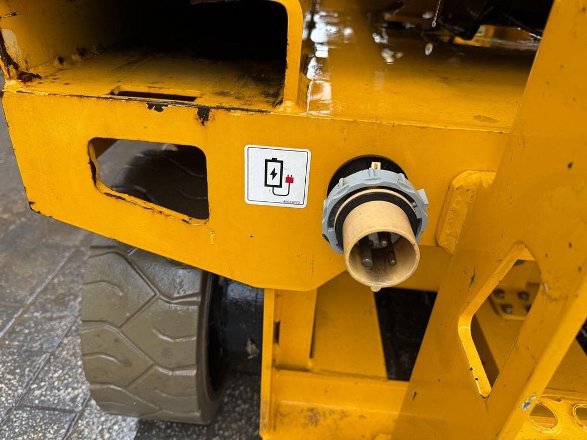 Used JCB S3246E 12m Electric Scissor Lift