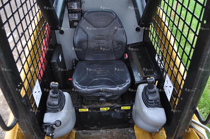 Used CATERPILLAR 216 B3