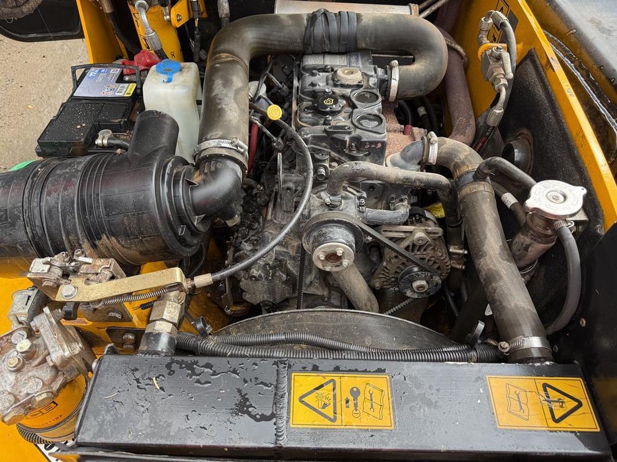 Used JCB 520-40 2t 4m Telehandler