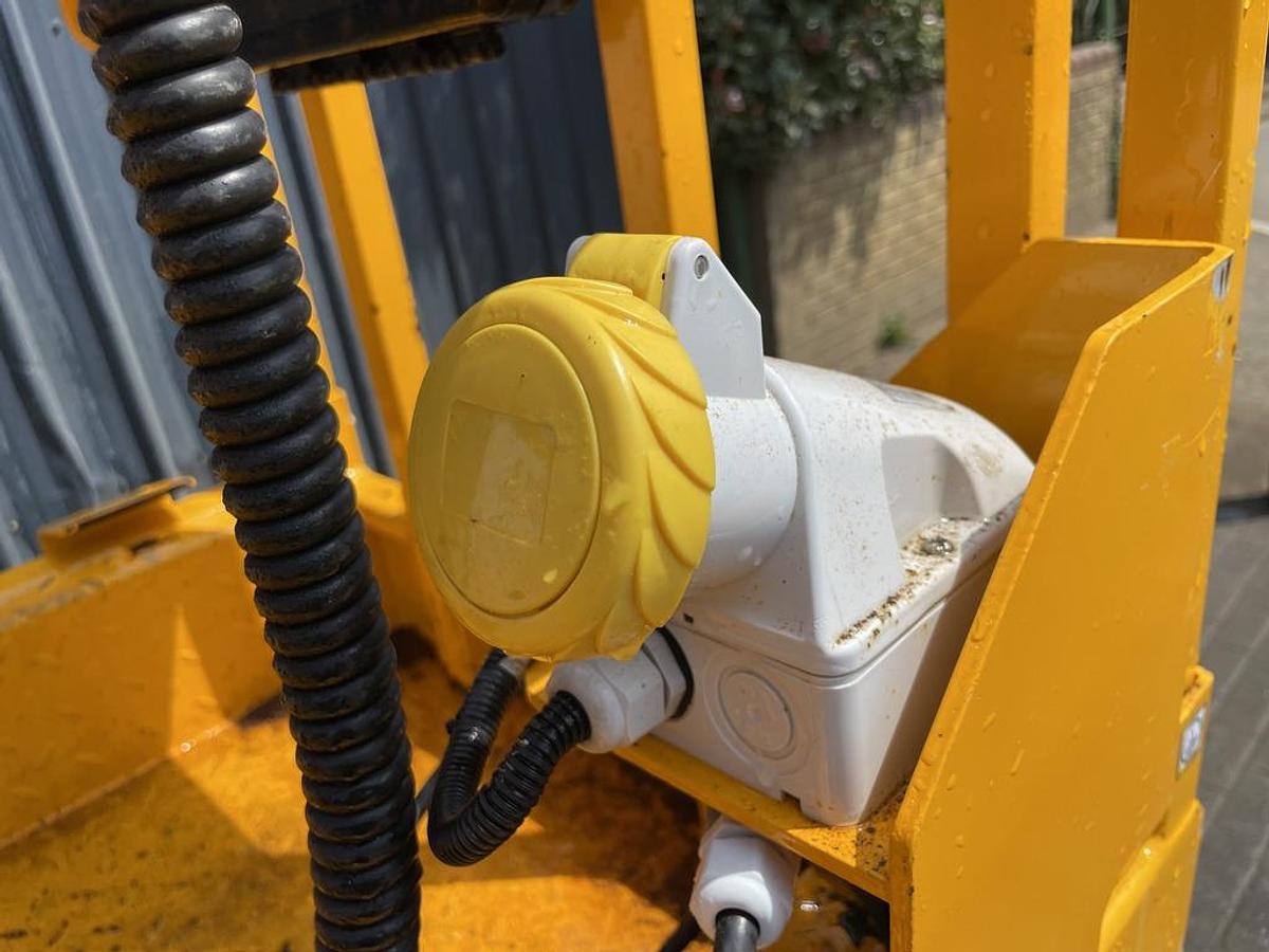 Used JCB S1930E 8m Electric Scissor Lift