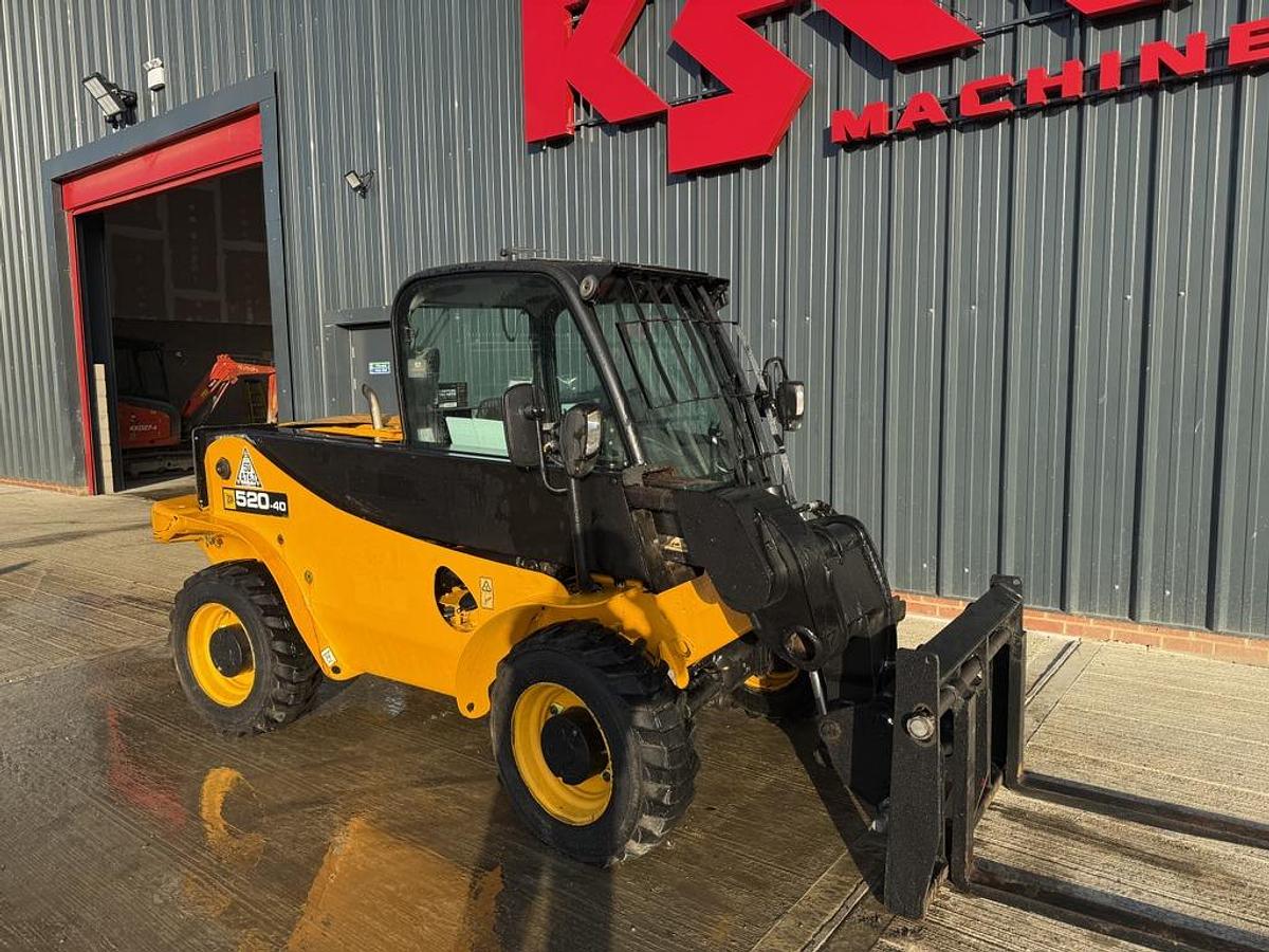 Used JCB 520-40 2t 4m Telehandler