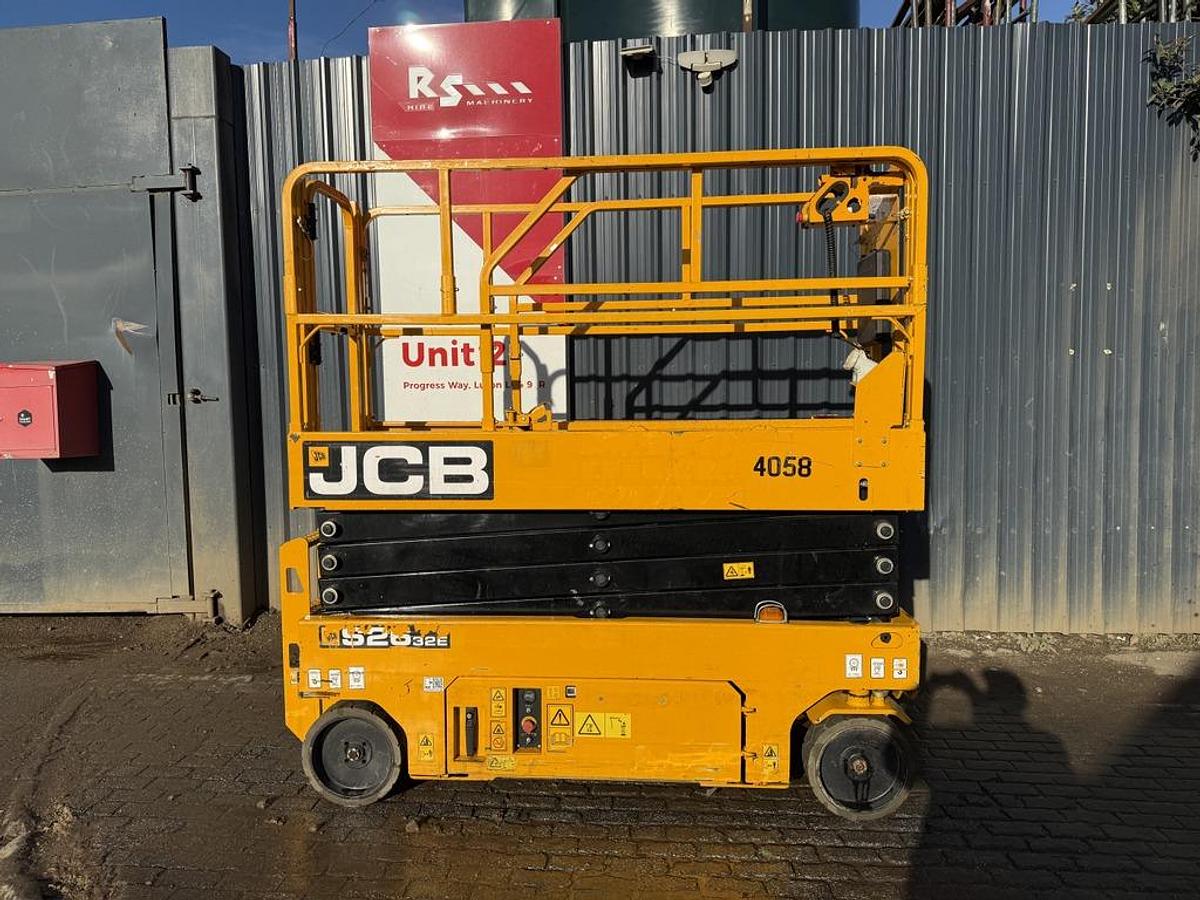 Used JCB S2632E 10m Electric Scissor Lift