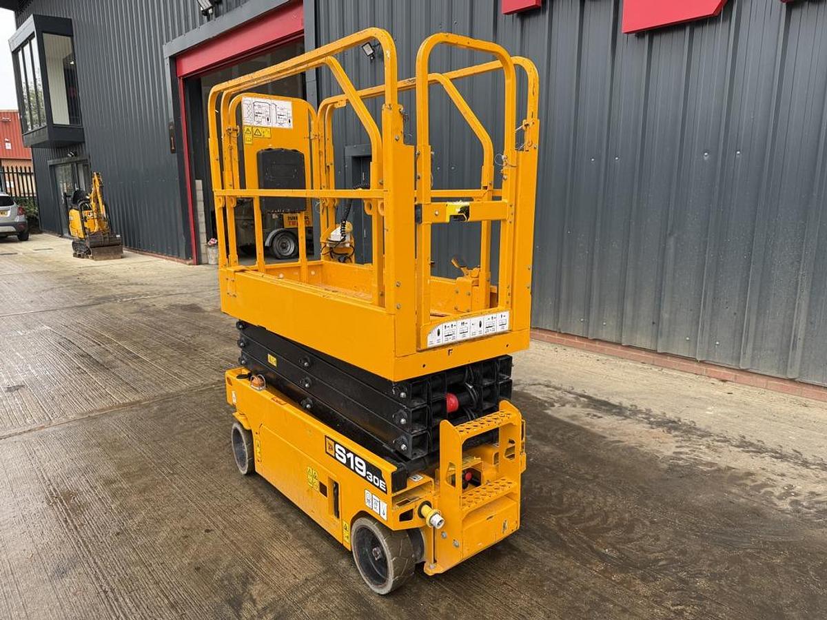 Used JCB S1930E 8m Electric Scissor Lift