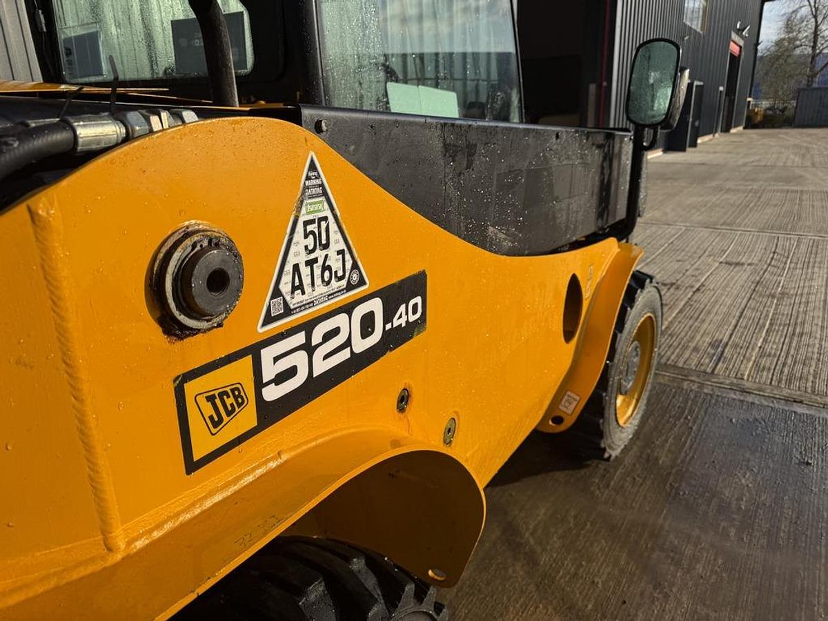 Used JCB 520-40 2t 4m Telehandler