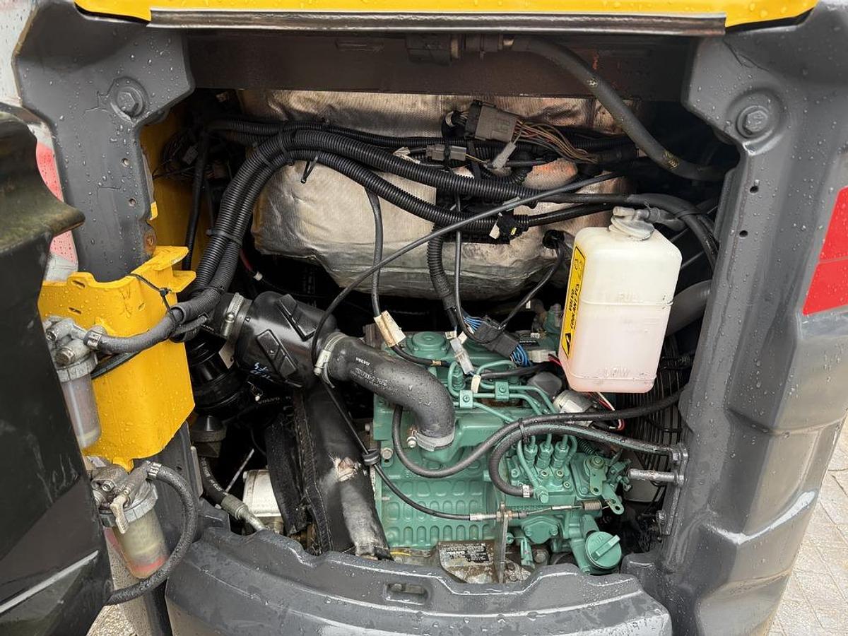 Used VOLVO EC18E
