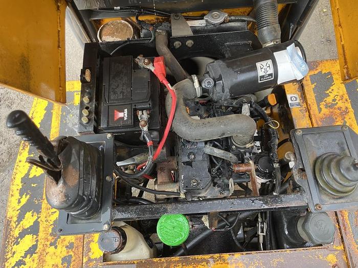 Used THWAITES 3 TONNE SWIVEL