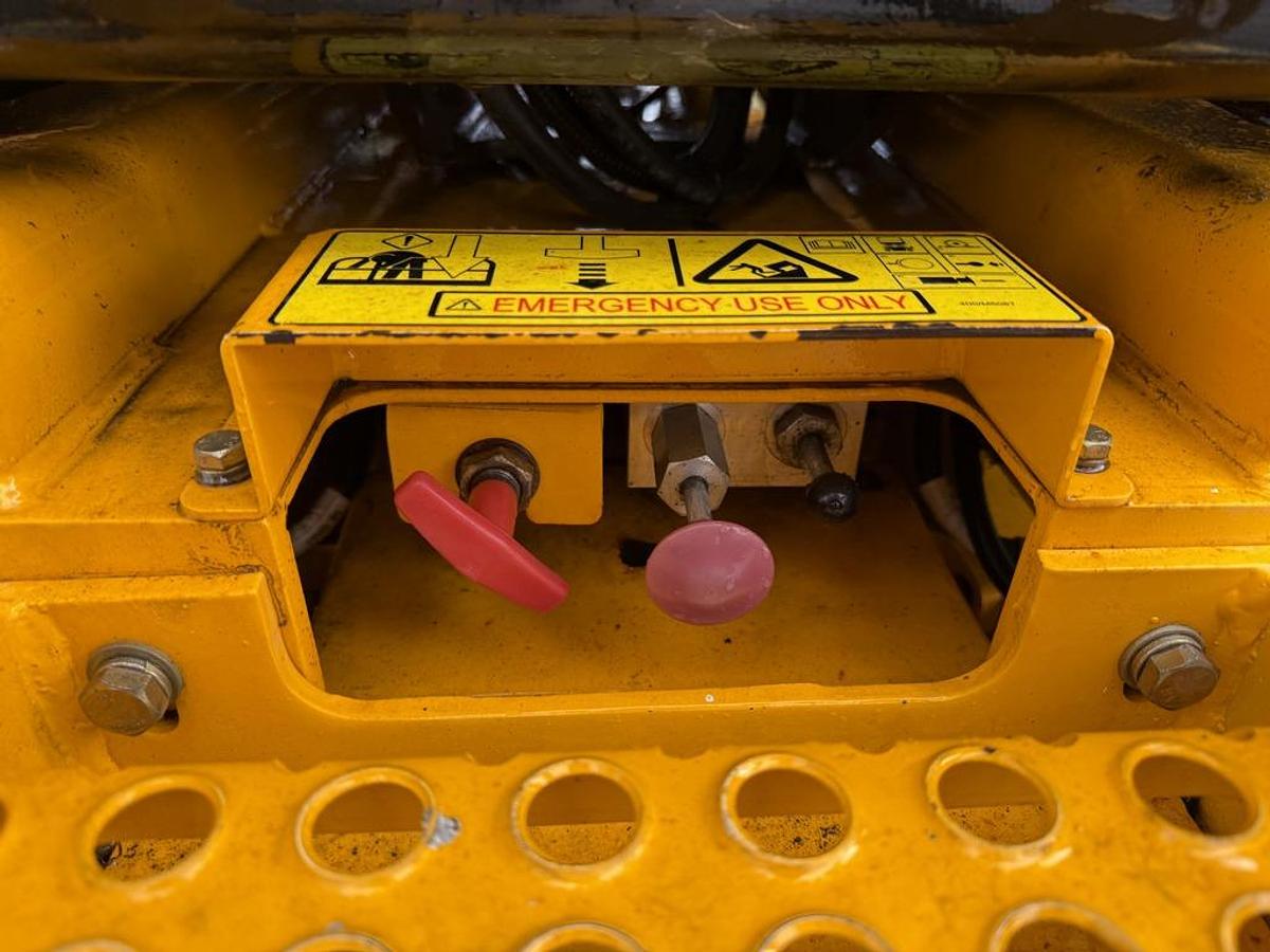 Used JCB S1930E 8m Electric Scissor Lift