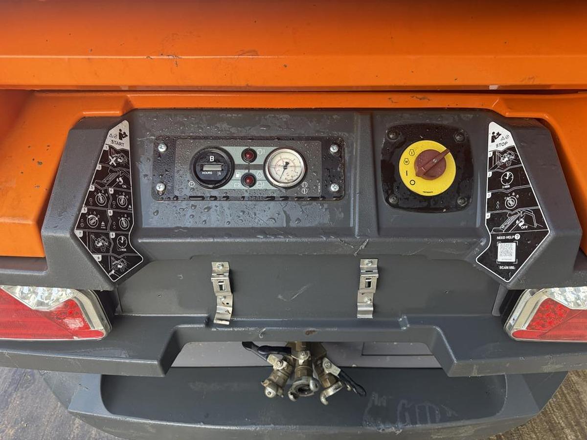 Used Atlas Copco XAS 58-7 3 m3/min Compressor