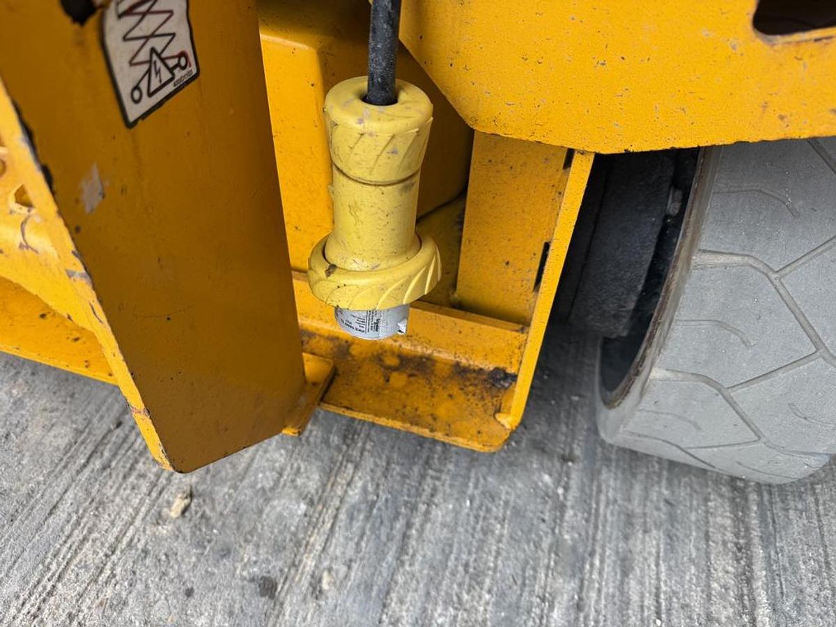 Used JCB S2646E 10m Electric Scissor Lift