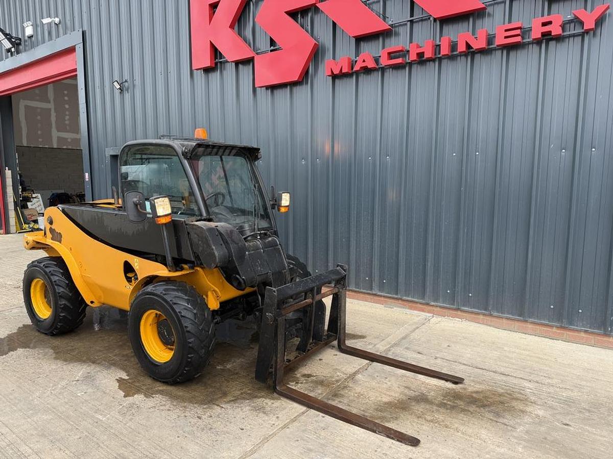 Used JCB 520-40 2t 4m Telehandler