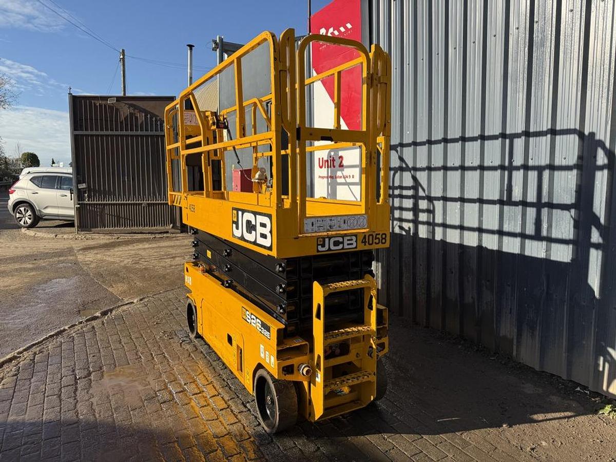 Used JCB S2632E 10m Electric Scissor Lift