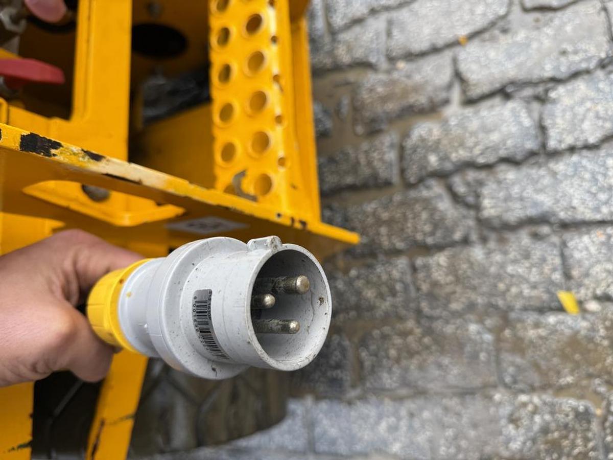 Used JCB S2032E 8m Electric Scissor Lift