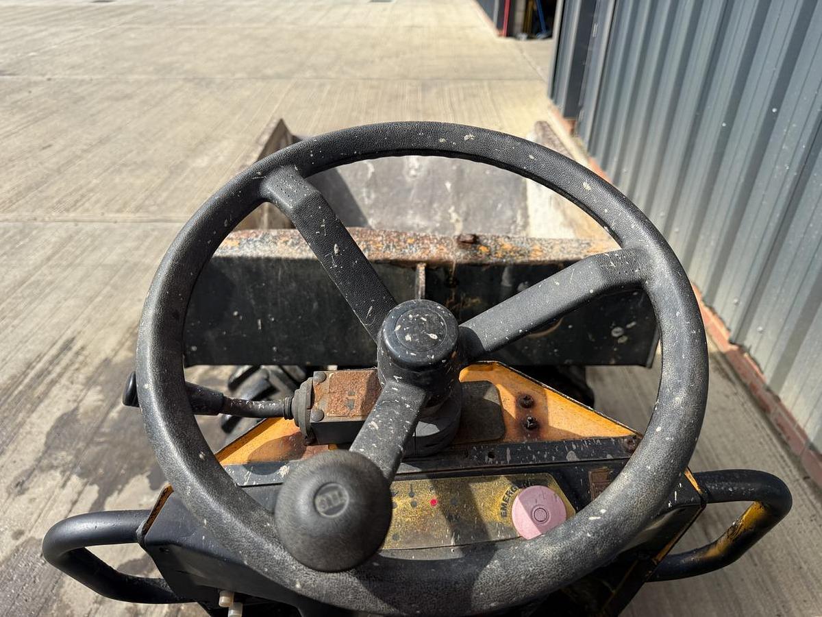 Used 2014 Thwaites 1 Tonne
