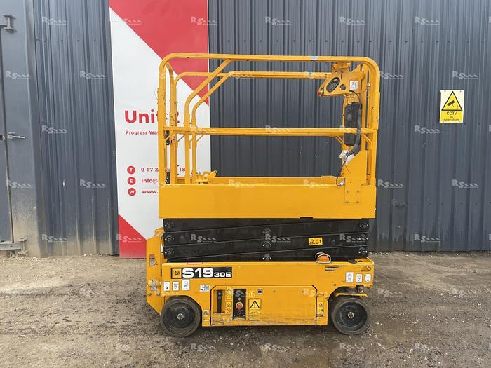 Used JCB 7.8m Electric Scissor Lift for Sale in Luton, United Kingdom