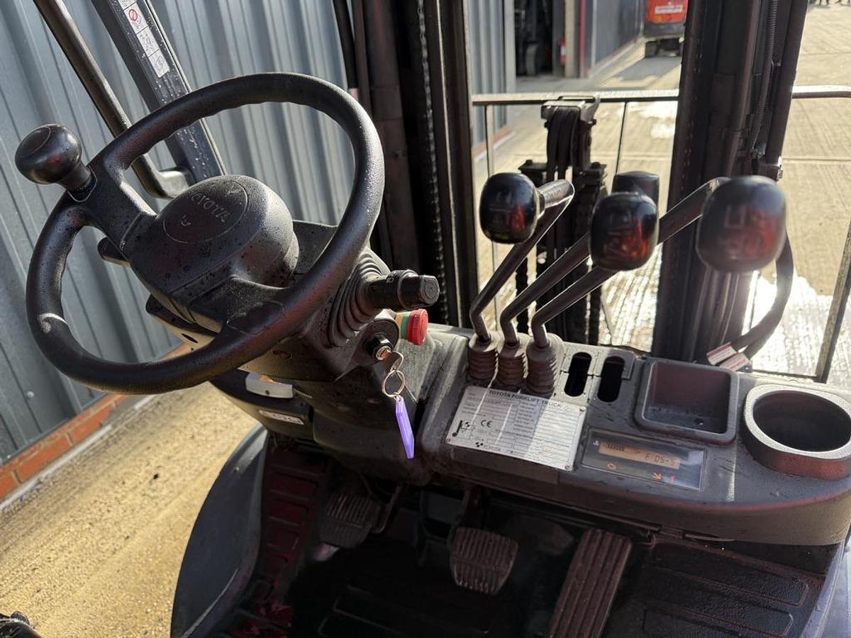 Used Toyota Tonero 2t LPG Forklift