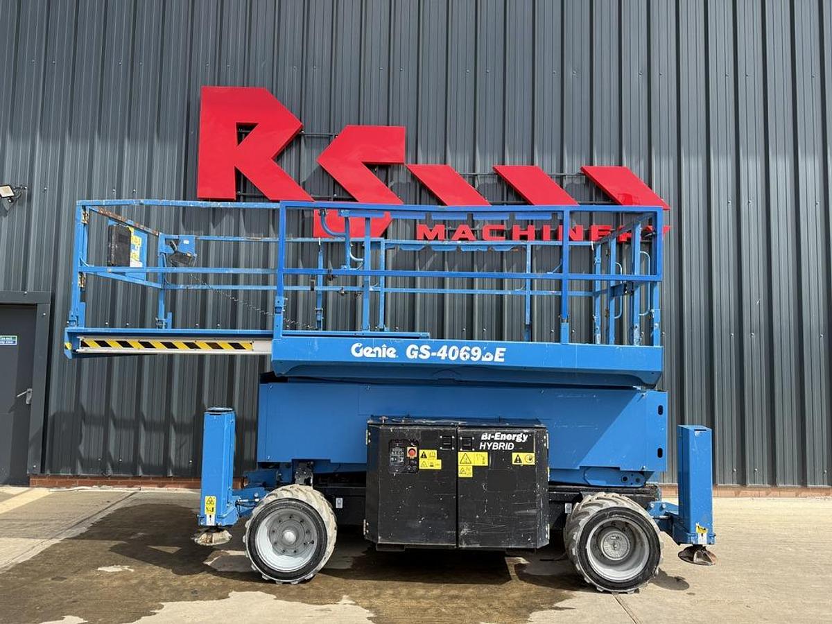 Used Genie GS4069 BE 14m Scissor Lift