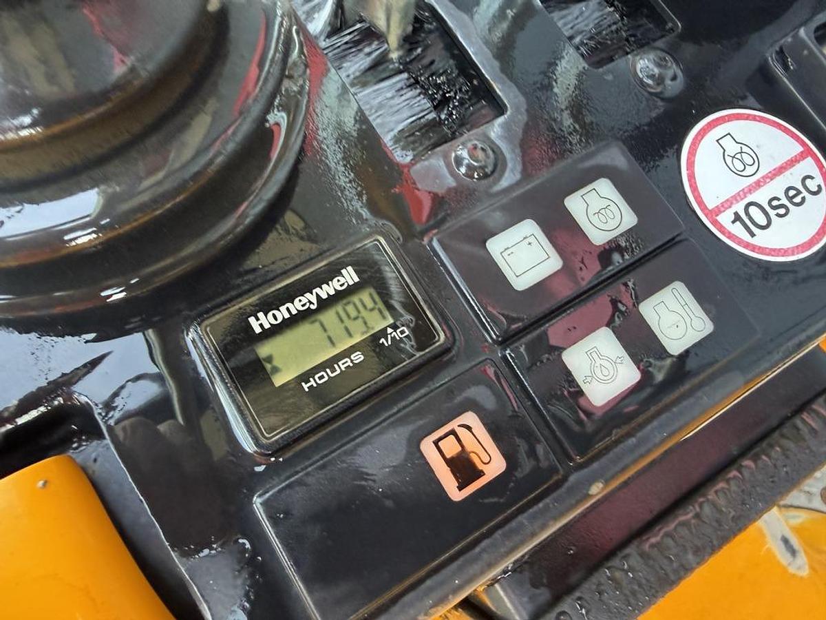 Used JCB 8008 CTS 1t Micro Excavator