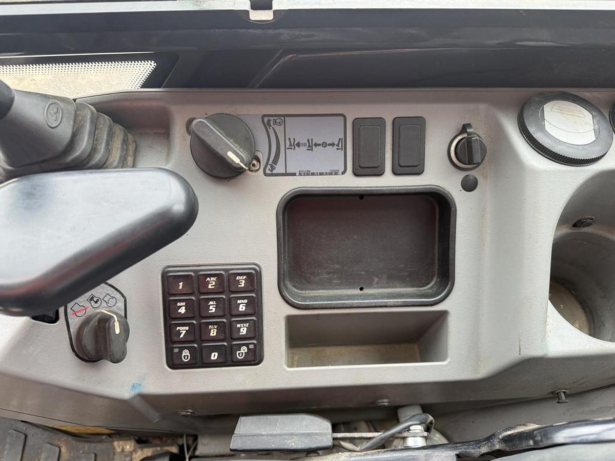 Used Bobcat E27Z 2.7t Mini Excavator