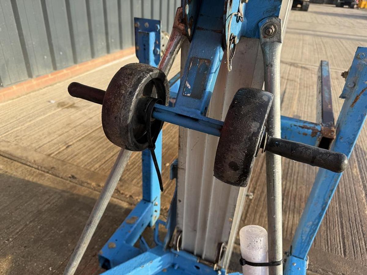 Used Genie SLA-10 Material Lift