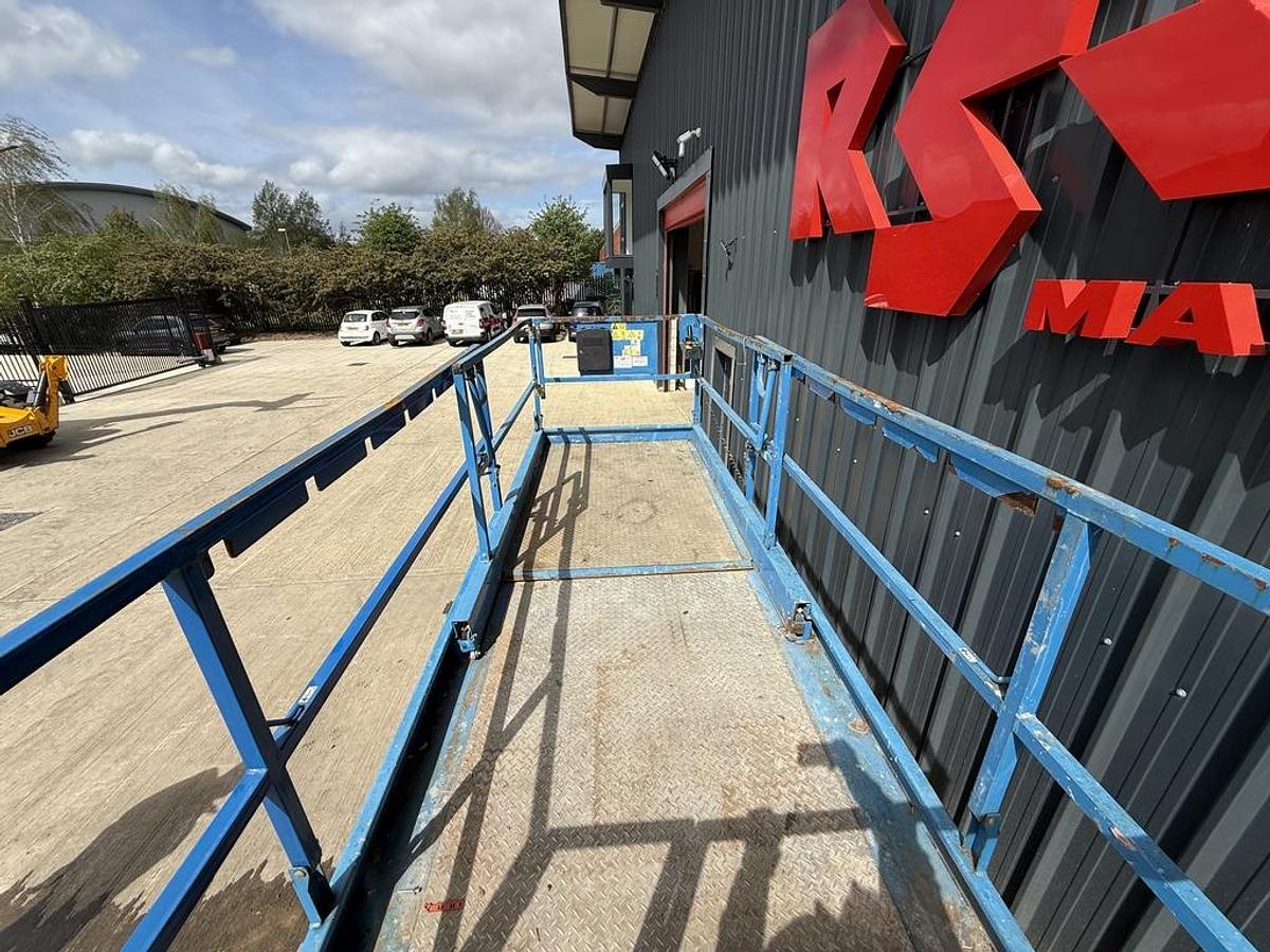 Used Genie GS4069 BE 14m Scissor Lift