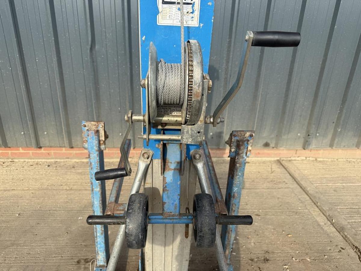 Used Genie SLA-10 Material Lift